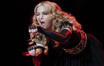 Madonna chtěla duet s Adele, nahradily ji Nicky Minaj a M.I.A. 